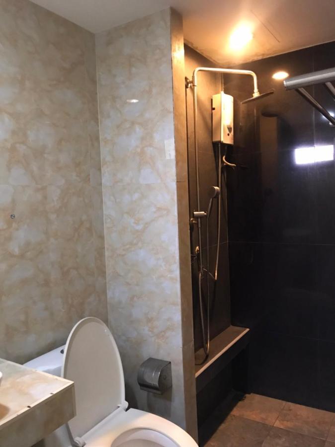 Rod Fai Fah Apartment Bangkok Exterior photo